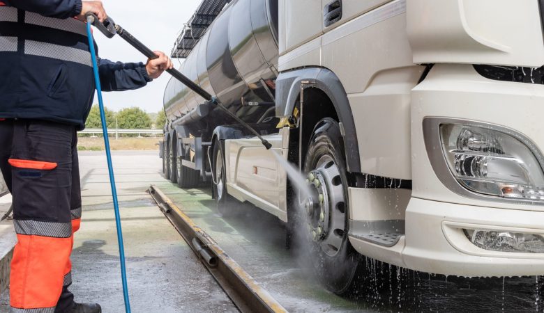 Station de lavage poids lourds en Bretagne : réservez un créneau 🚛 🧼